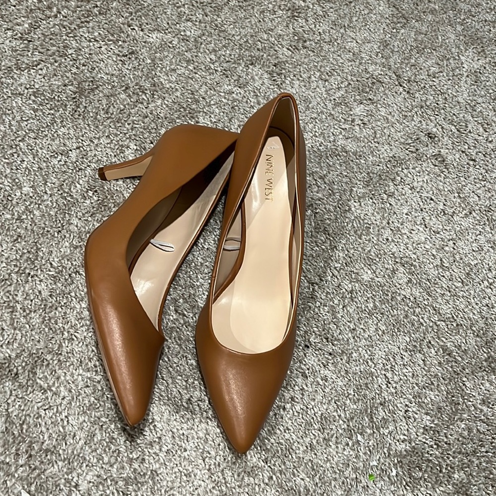 Nine West Pointy Pump (Tan Leather) 9.5